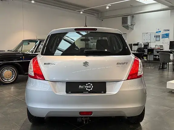 Suzuki Swift 2011 photo 5