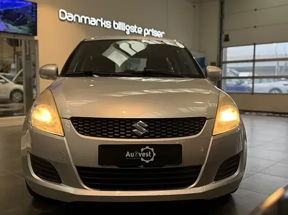 Suzuki Swift 2011 photo 2