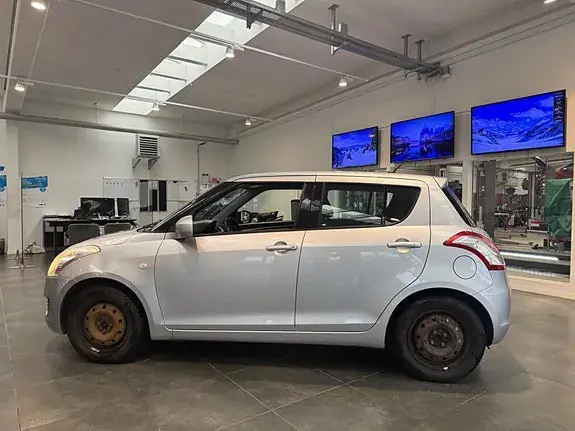 Suzuki Swift 2011 photo 3
