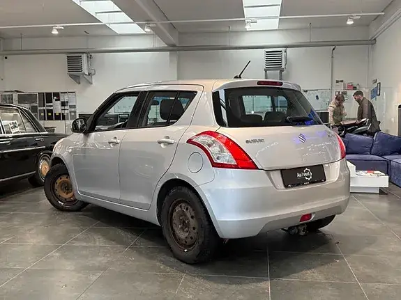 Suzuki Swift 2011 photo 4
