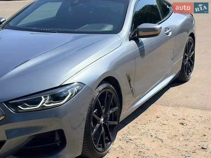 BMW 8 Series 2022 photo 2