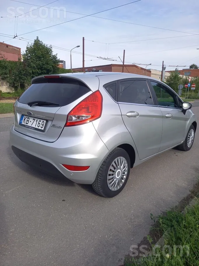 Ford Fiesta 2011 photo 3