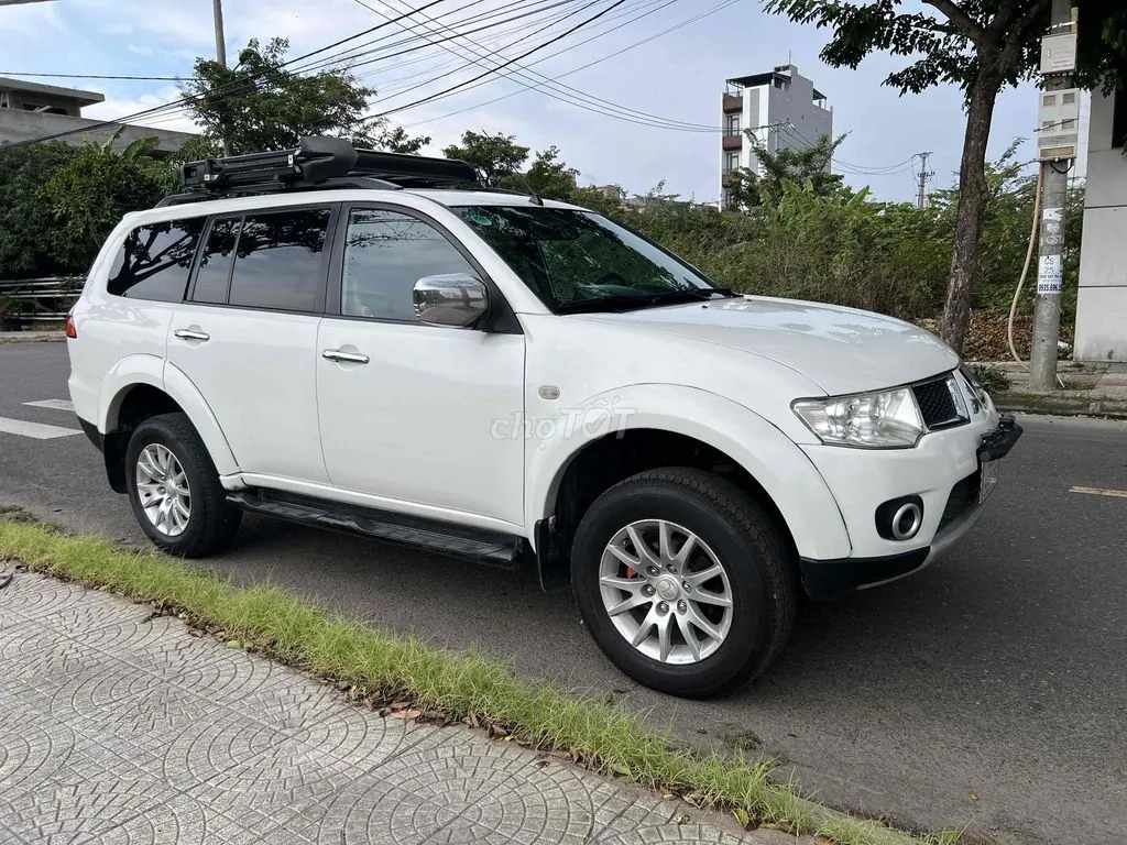 Mitsubishi Pajero Sport 2012 photo 2