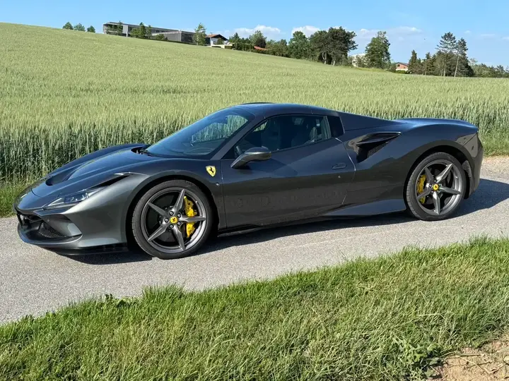 Ferrari F8 Spider 2023 photo 2