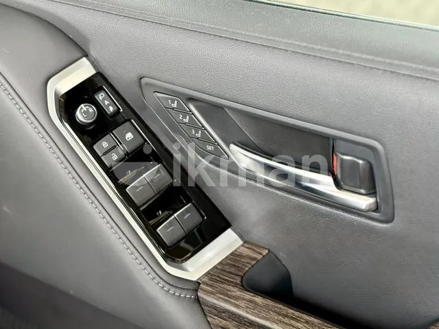 Toyota Land Cruiser 2024 photo 5