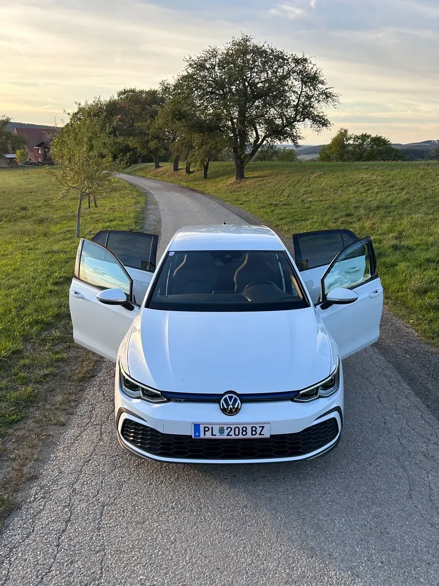 Volkswagen Golf 2021 photo 2