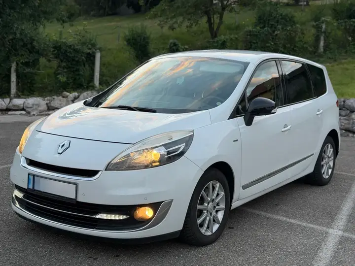 Renault Scenic 2012 photo 2