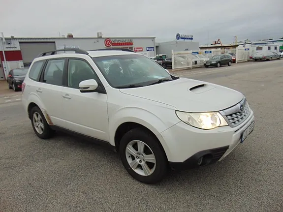 Subaru Forester 2011 photo 2