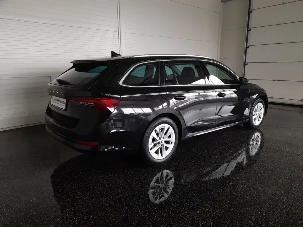 Skoda Octavia 2022 photo 2