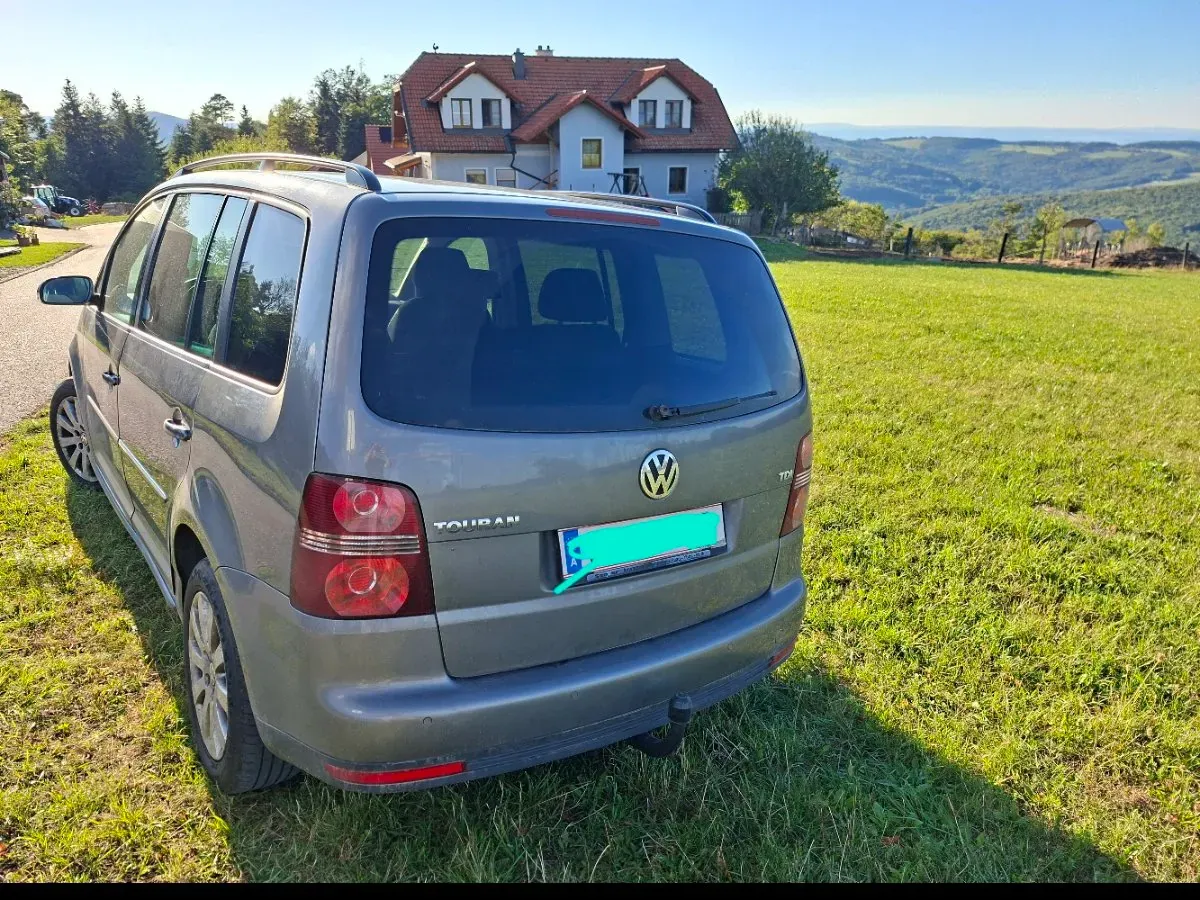 Volkswagen Touran 2008 photo 2