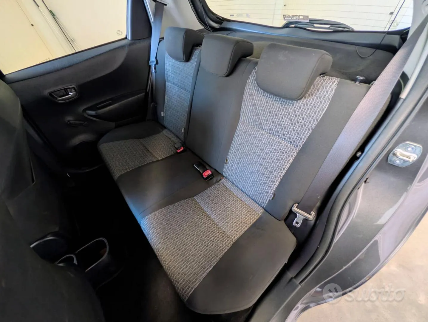 Toyota Yaris 2014 photo 4