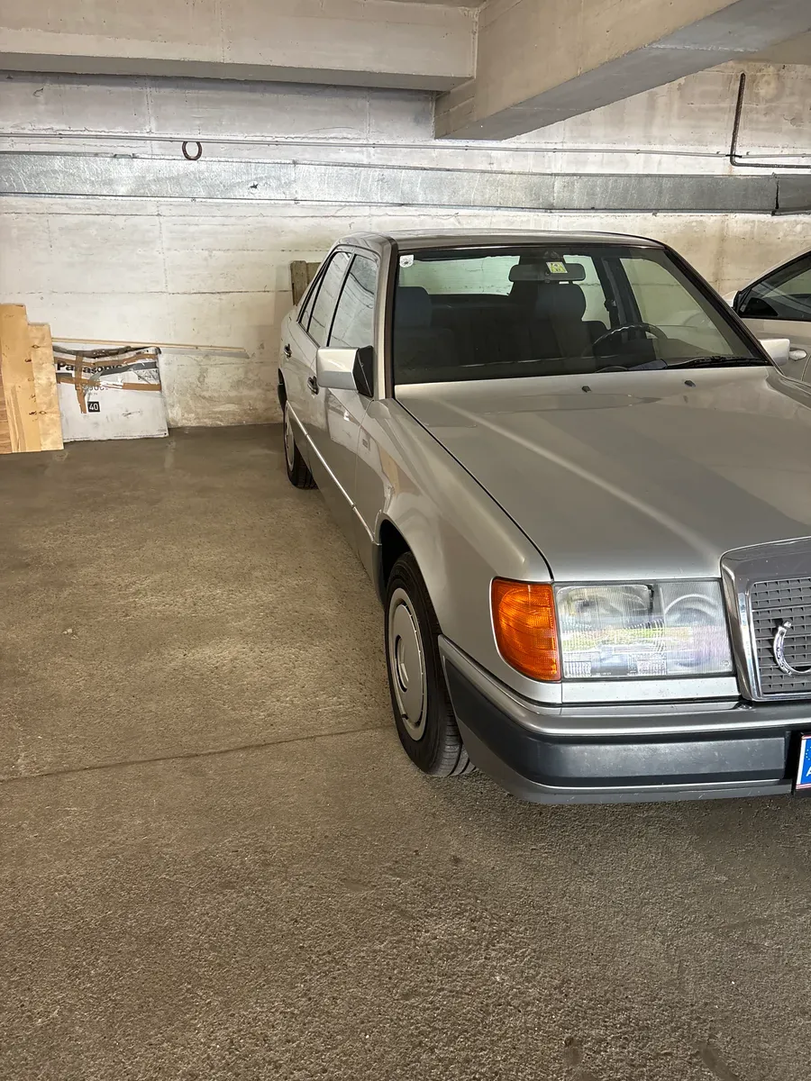 Mercedes-Benz E-Class 1993 photo 2