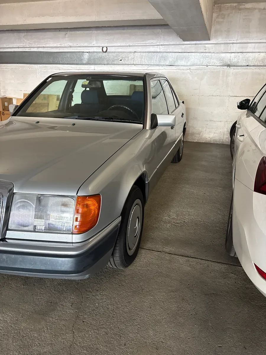 Mercedes-Benz E-Class 1993 photo 3