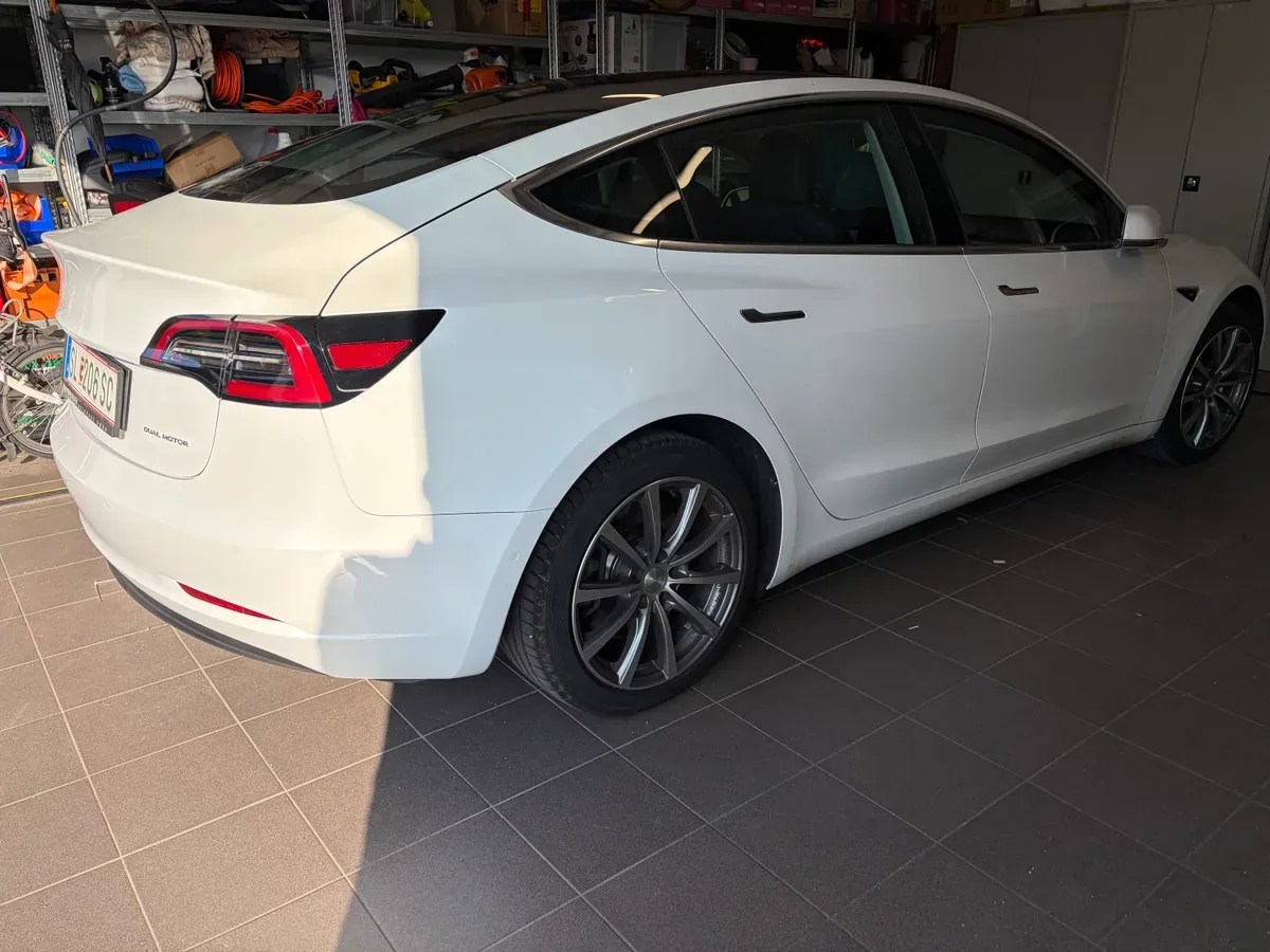 Tesla Model 3 2020 photo 2