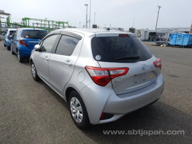 Toyota Vitz F 2019 photo 3