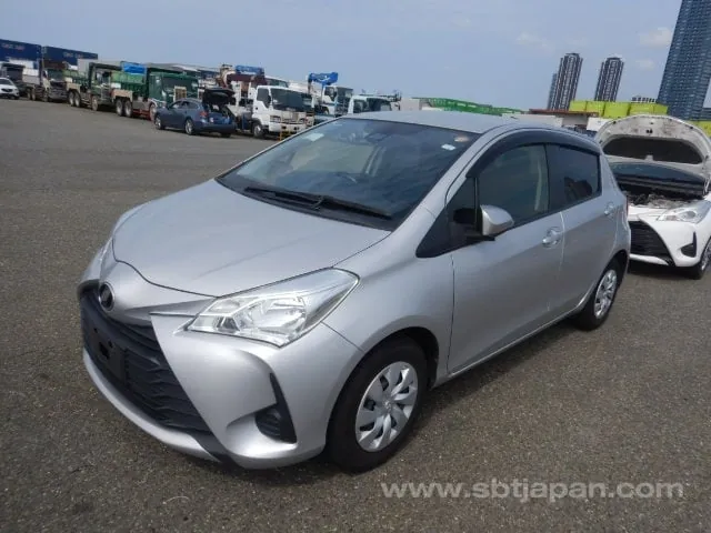 Toyota Vitz F 2019 photo 2
