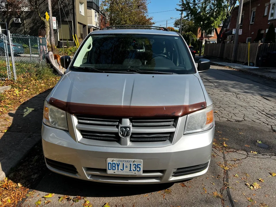 Dodge Caravan 2010 photo 2