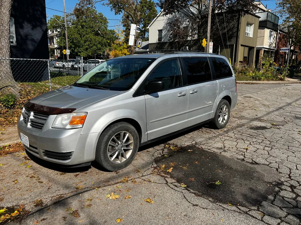Dodge Caravan 2010 photo 3