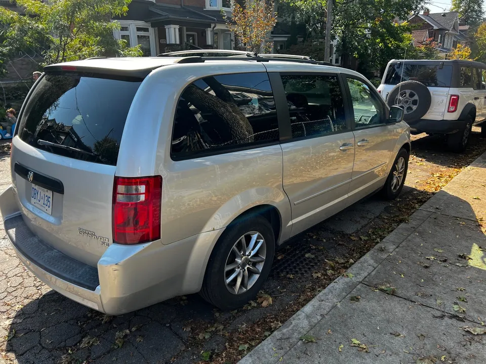 Dodge Caravan 2010 photo 5