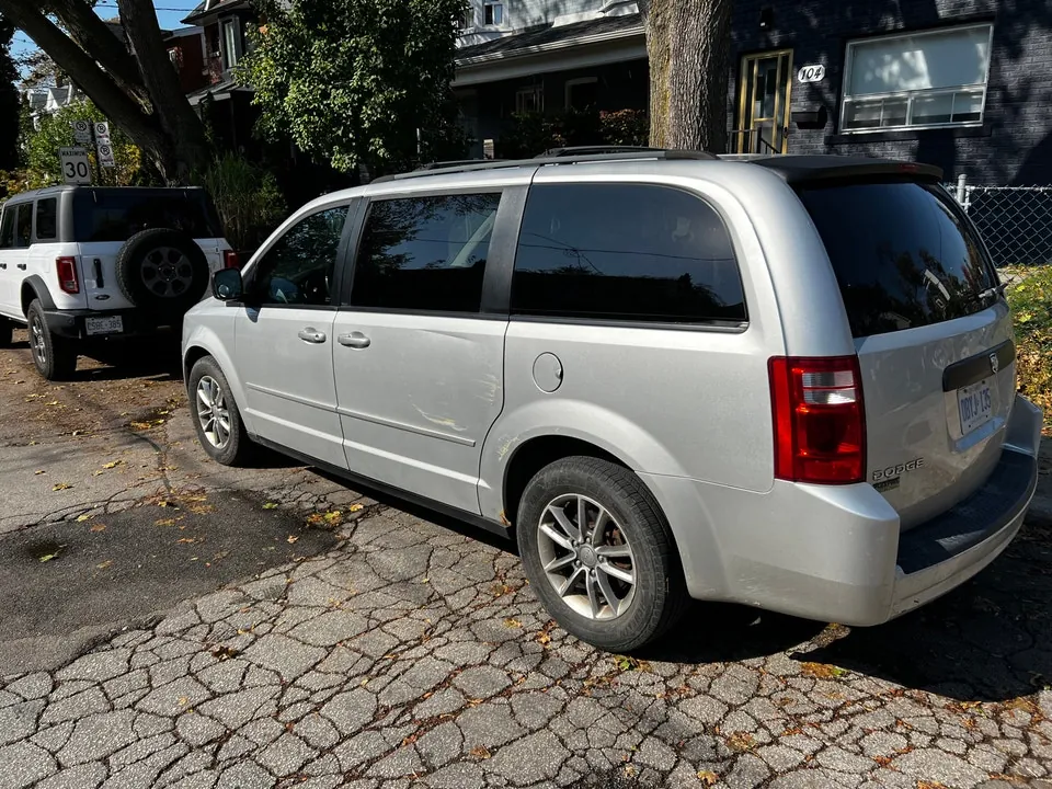 Dodge Caravan 2010 photo 4