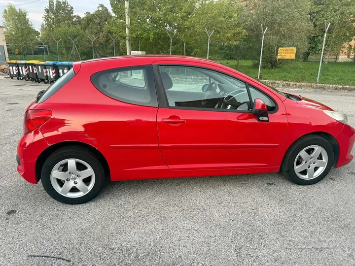 Peugeot 207 2008 photo 4