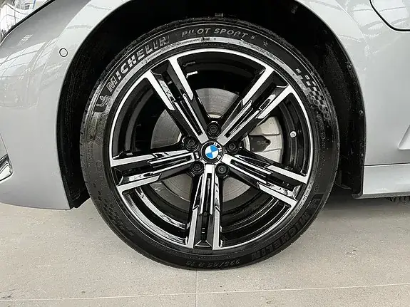 BMW 330E 2026 photo 4