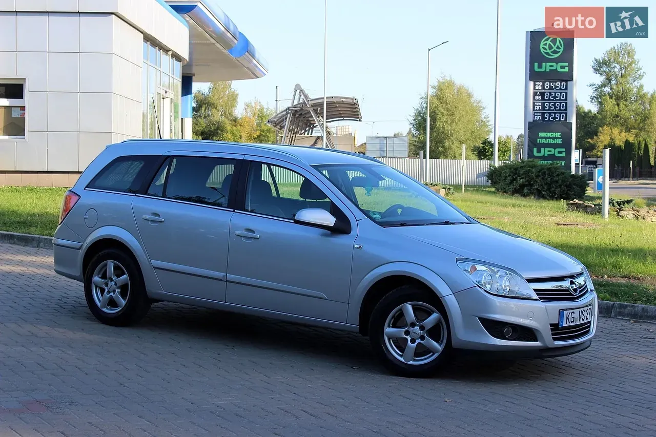 Opel Astra 2010 photo 5