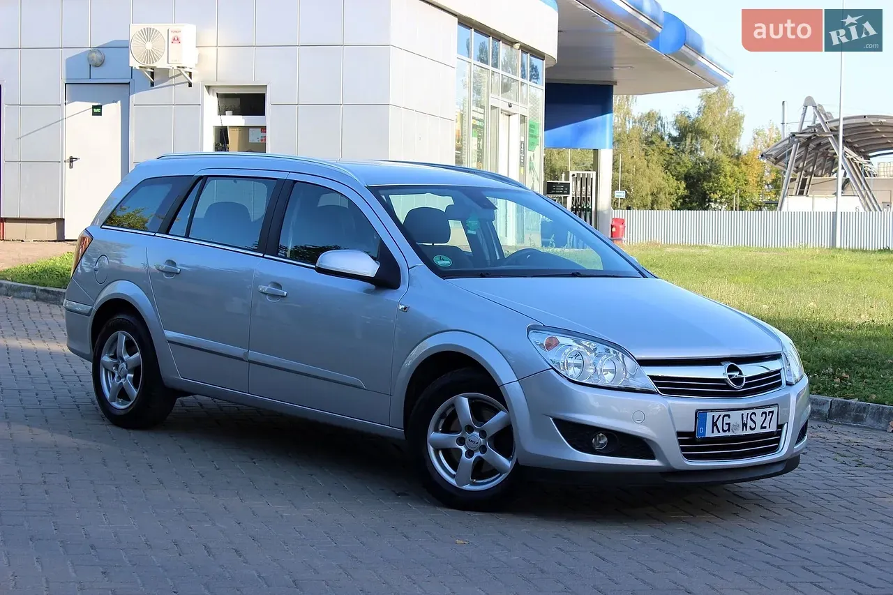 Opel Astra 2010 photo 4