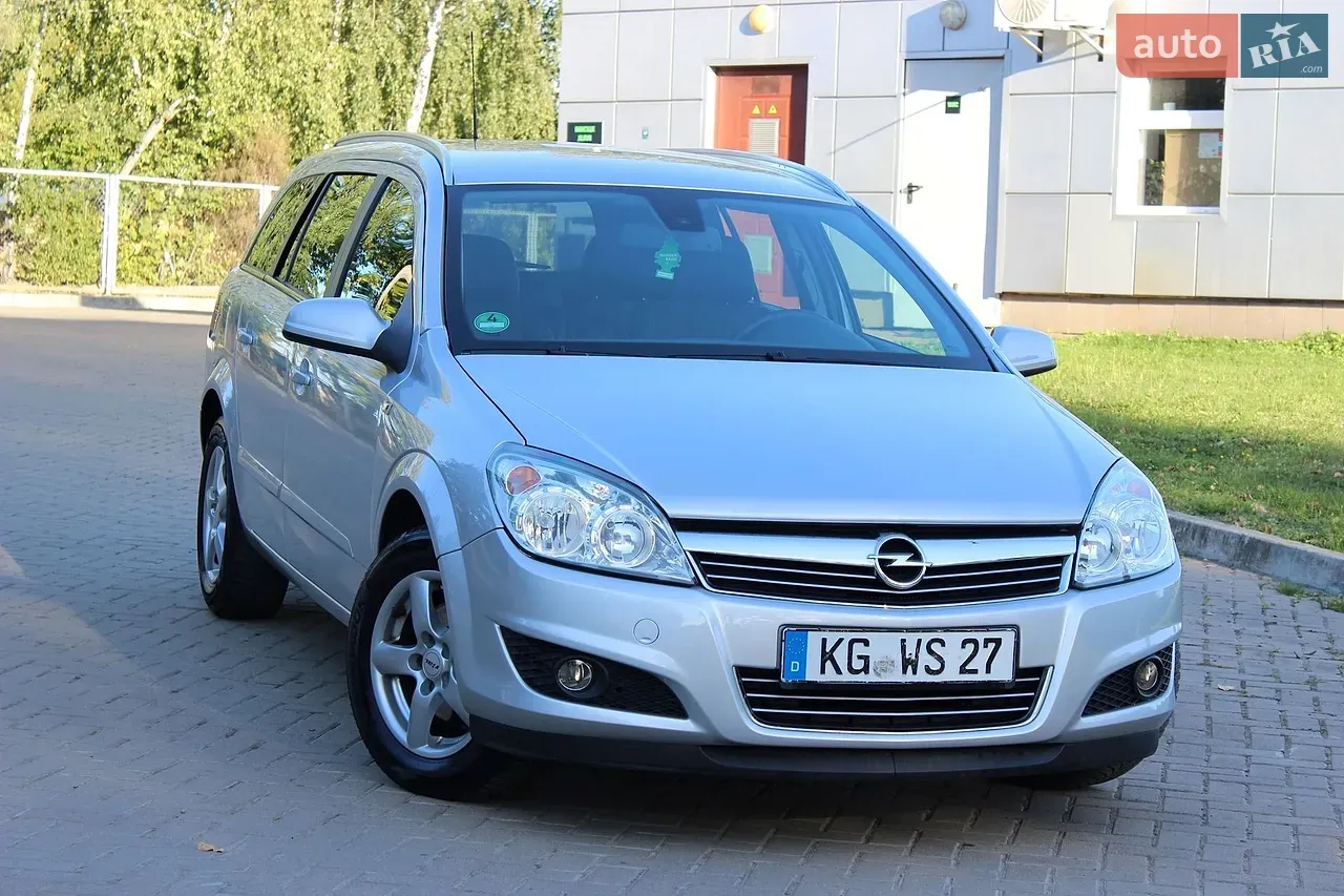 Opel Astra 2010 photo 3