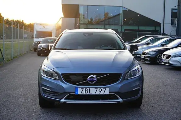 Volvo V60 Cross Country 2018 photo 3