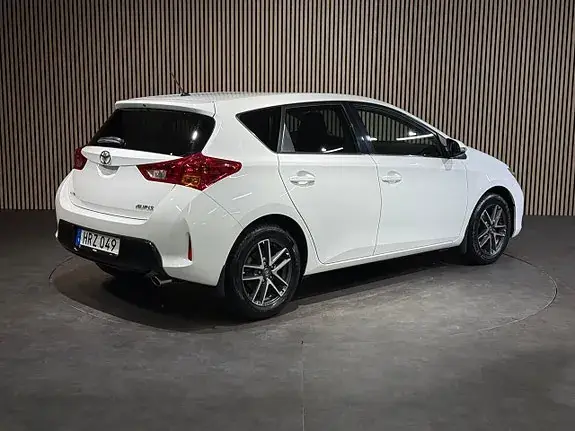 Toyota Auris 2015 photo 4
