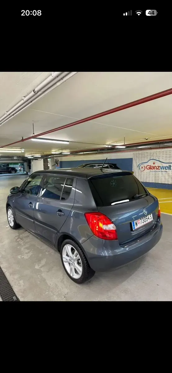 Skoda Fabia 2011 photo 2