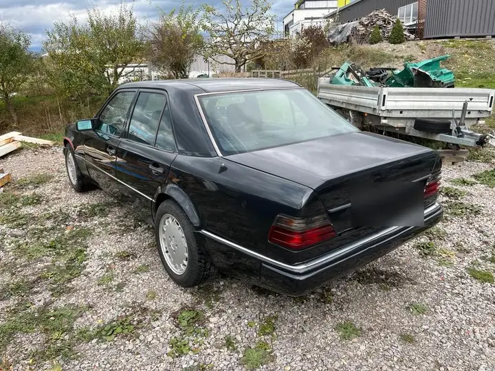 Mercedes-Benz W124