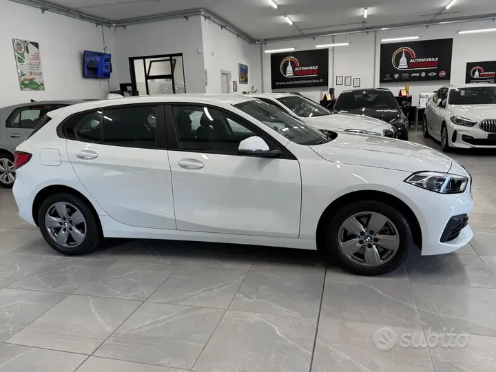 BMW 118I 2023 photo 3