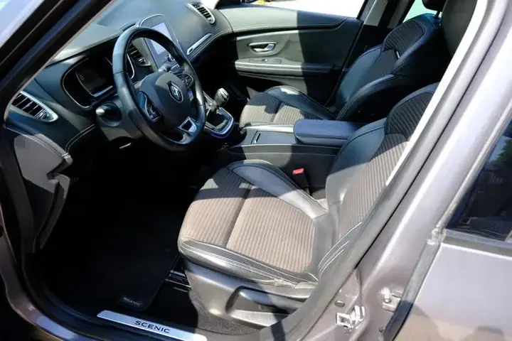 Renault Grand Scenic 2018 photo 2