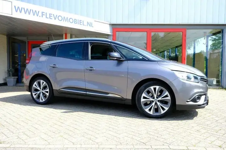 Renault Grand Scenic 2018 photo 4