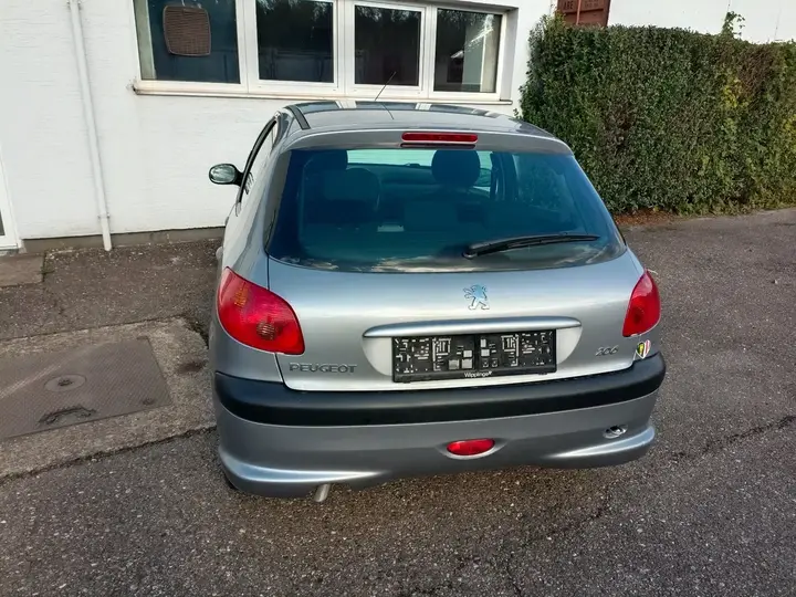 Peugeot 206 2006 photo 2