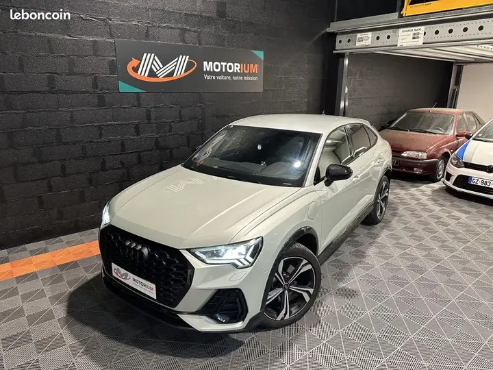 Audi Q3 2022 photo 2