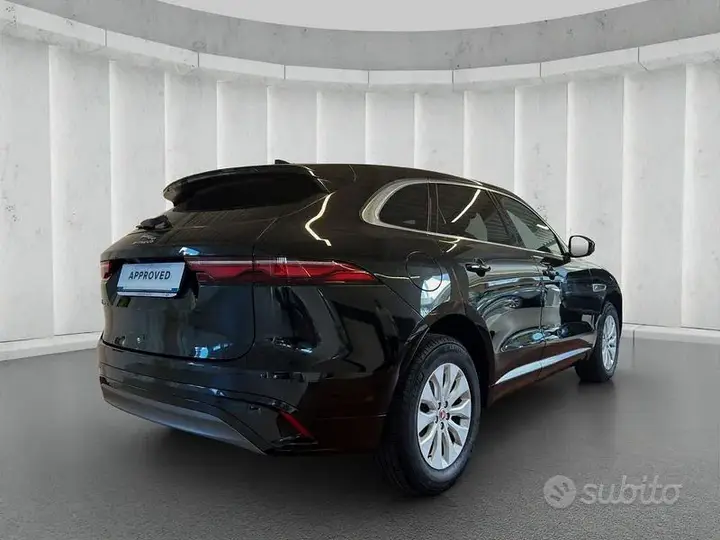 Jaguar F-Pace 2023 photo 2