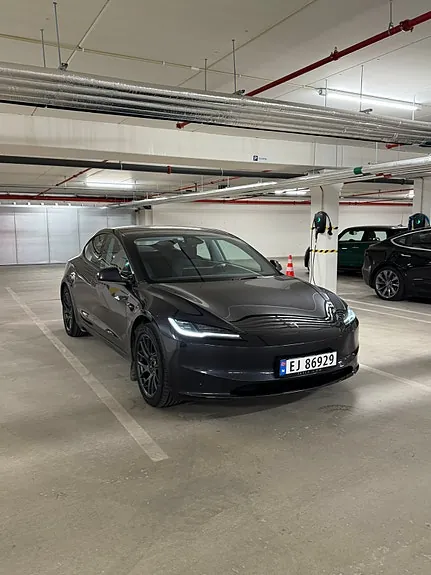 Tesla Model 3 2025 photo 2