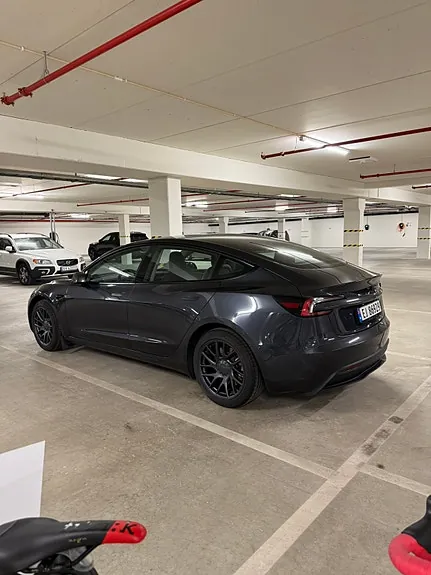 Tesla Model 3 2025 photo 3