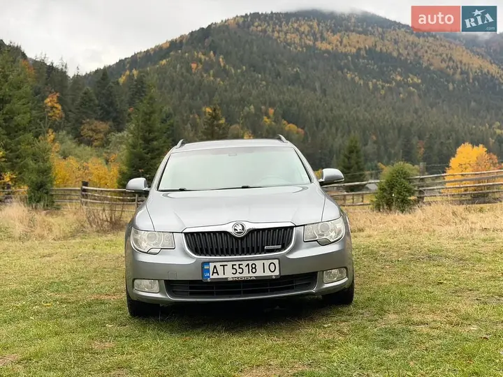 Skoda Superb 2012 photo 4