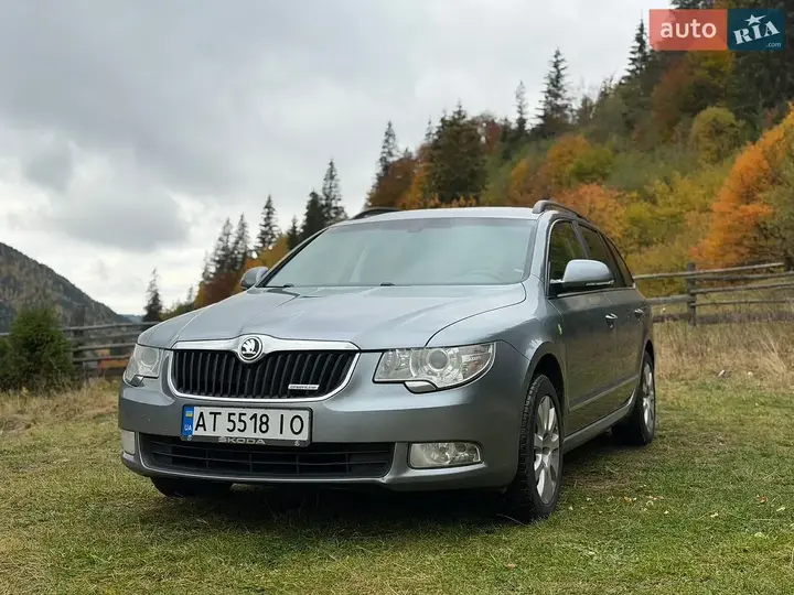 Skoda Superb 2012 photo 2