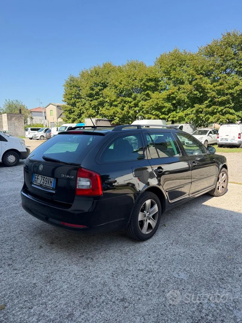Skoda Octavia 2010 photo 3