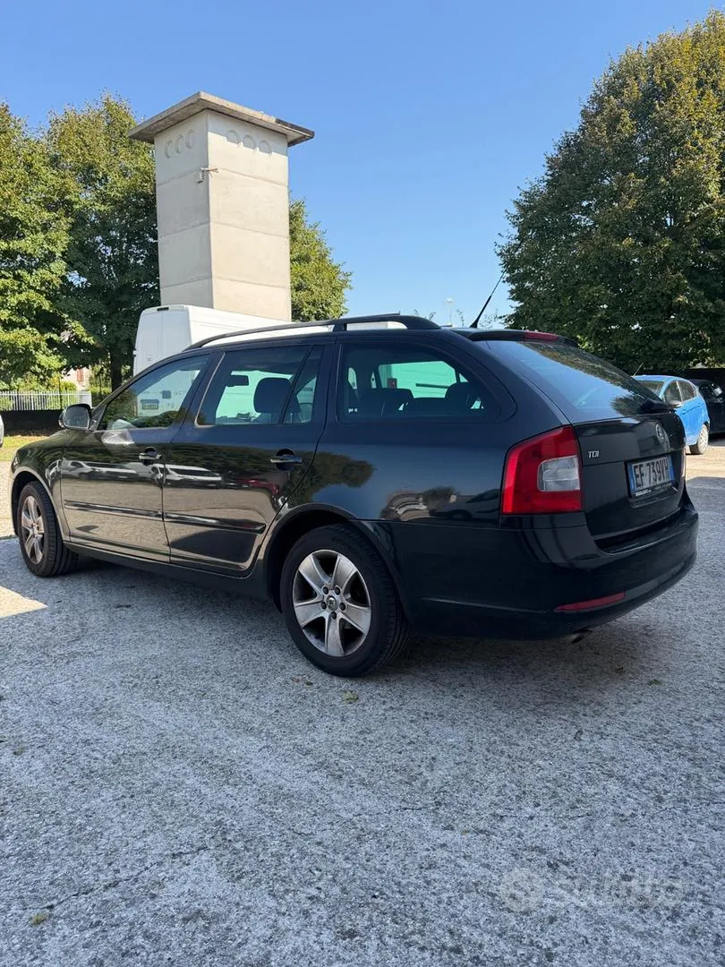 Skoda Octavia 2010 photo 4