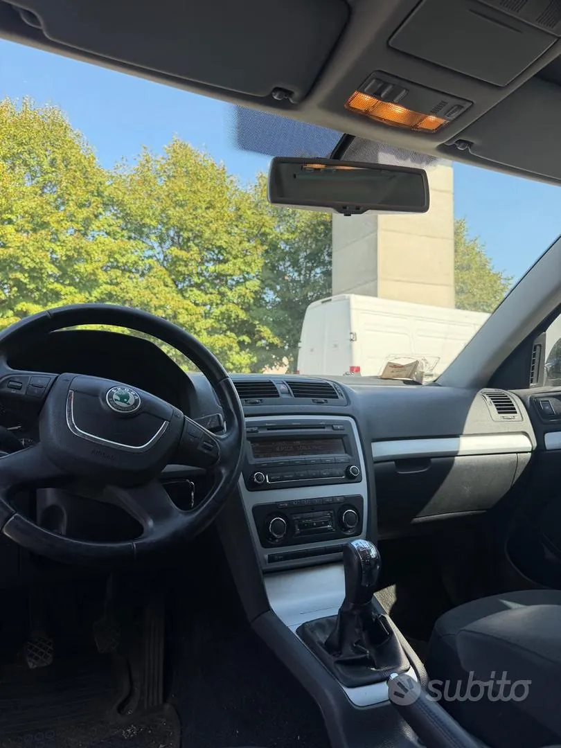 Skoda Octavia 2010 photo 5