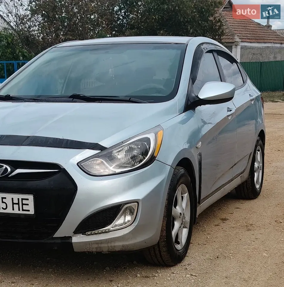 Hyundai Accent 2011 photo 3