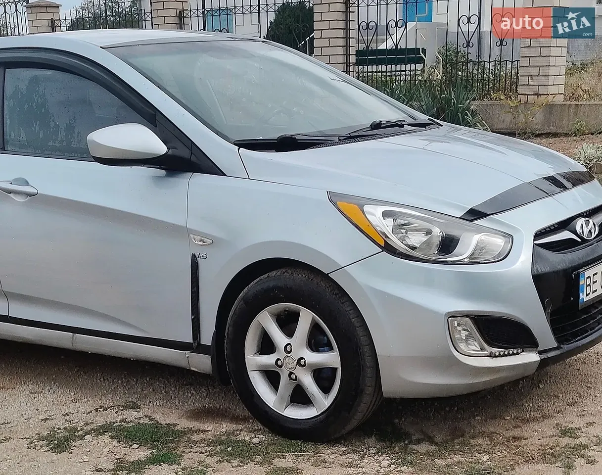 Hyundai Accent 2011 photo 4