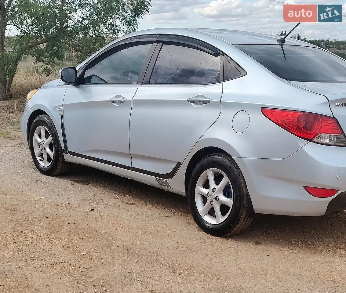 Hyundai Accent 2011 photo 5