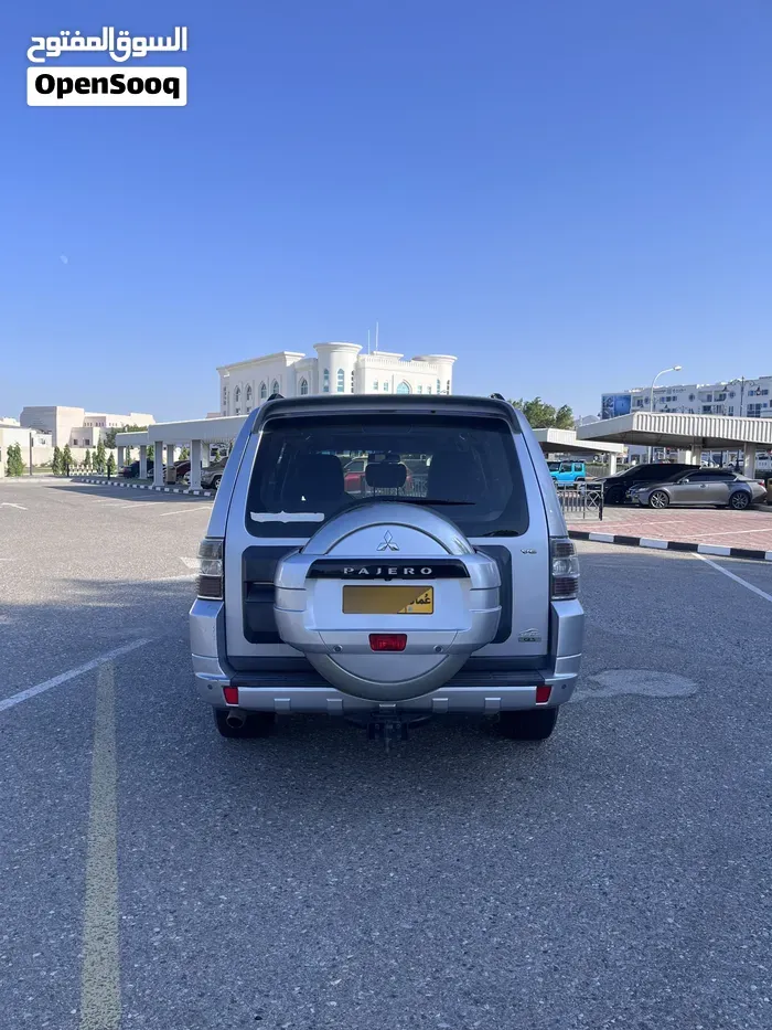 Mitsubishi Pajero 2012 photo 2